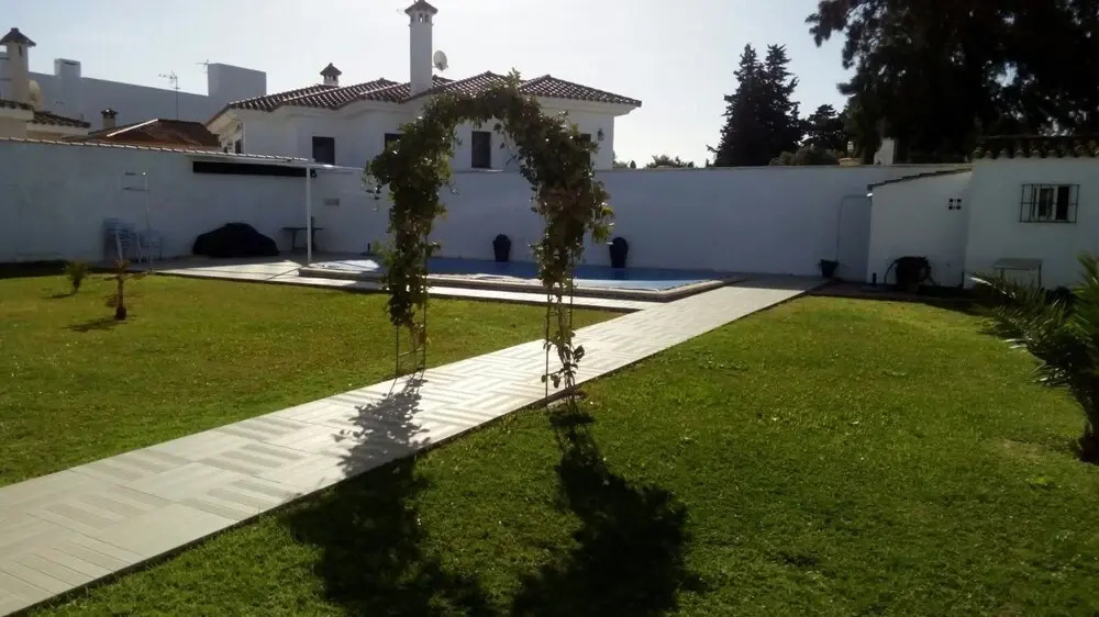 Chalet With 4 Bedrooms in Chiclana de la Frontera, With Private Pool a