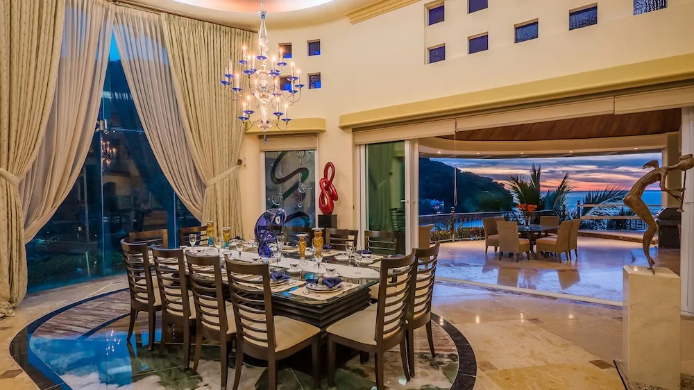 Fully Staffed, Beach frontage Luxury Villa