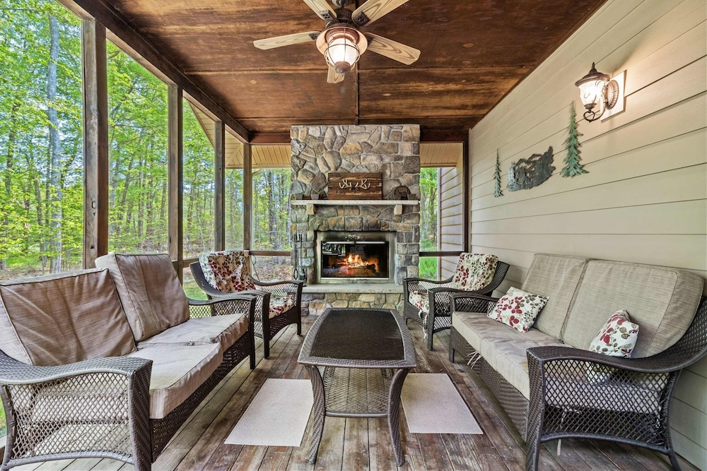 Mins2 Jfbb Split Rock With Hot Tub and Game Room