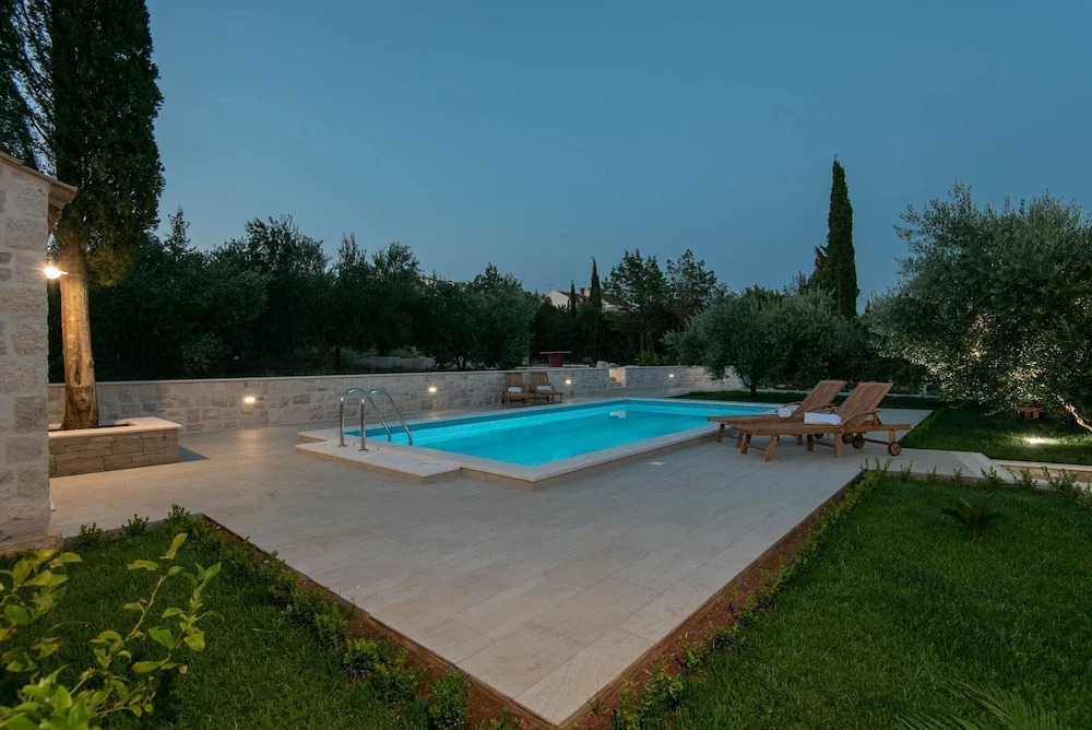 Villa Loviste Paradise