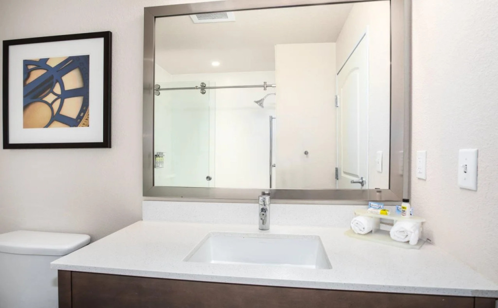 Holiday Inn Express & Suites Manhattan by IHG