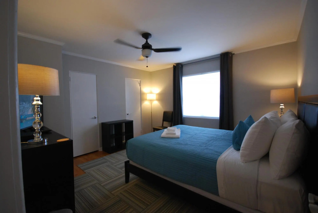 The Big Awesome 2BR/1BA Condo (H) - Includes Bi-weekly Cleanings w/ Linen Change