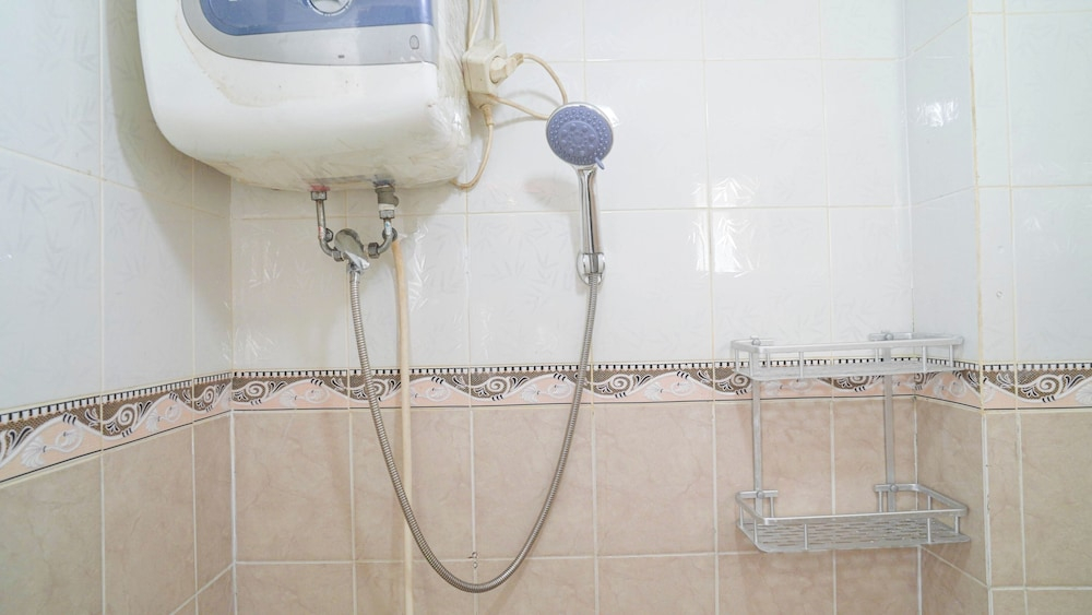 Studio Near Baywalk Mall At Apartment Green Bay Pluit
