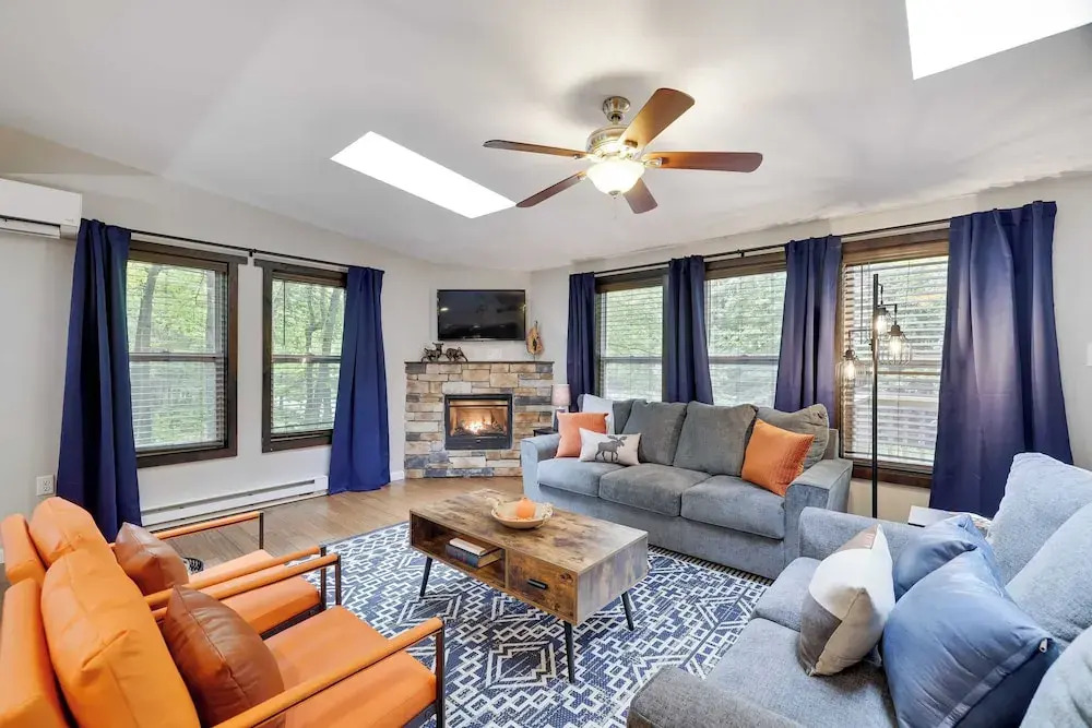 Moshannon Tree-lined Pocono Retreat w/ Hot Tub, Firepit & Pool Table