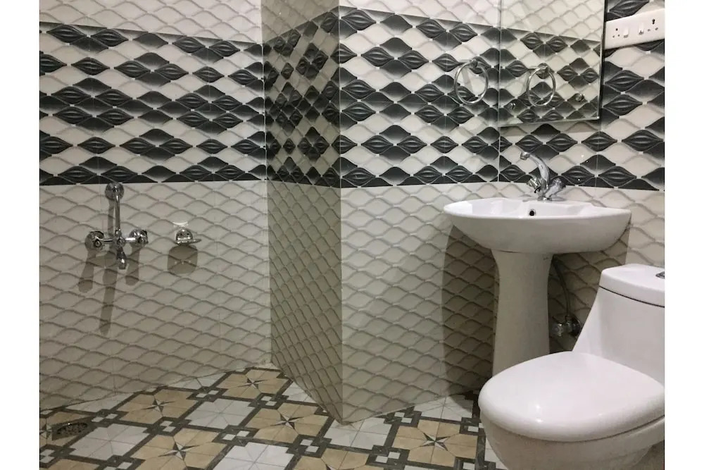 OYO 27855 Hotel Holiday Villa