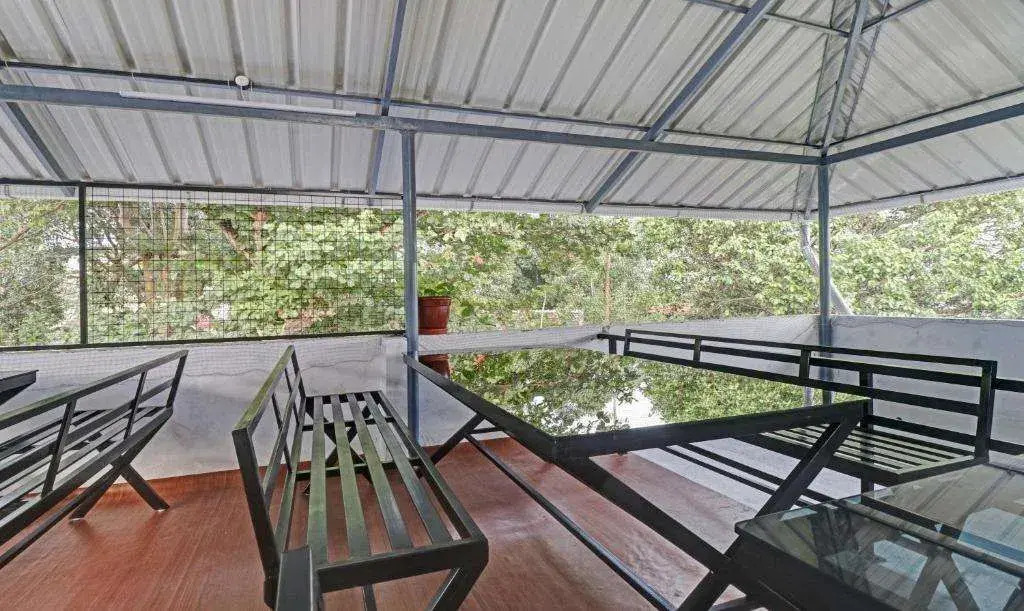 Nirupama,Hotel Aluva 700 Mtr From Aluva Railway Station