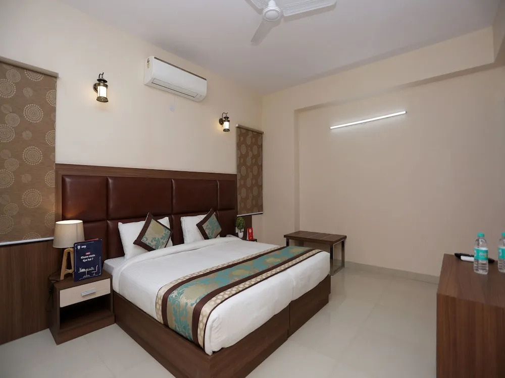 OYO 13435 Atithi Suites