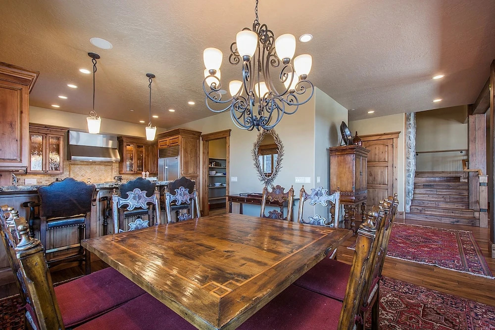 Blacktail Lodge - Five Bedroom Home
