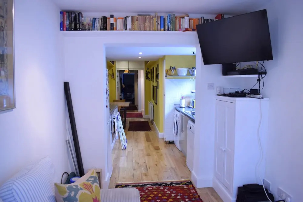 Spacious 1 Bedroom Apartment With Garden