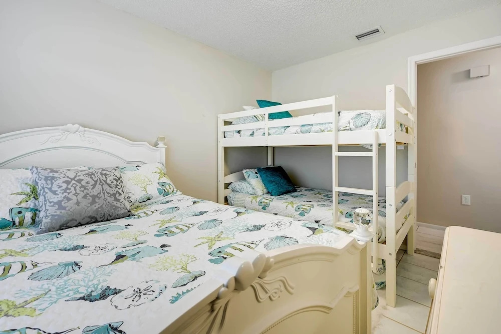 Pet-Friendly Home with Pool in Palm Harbor