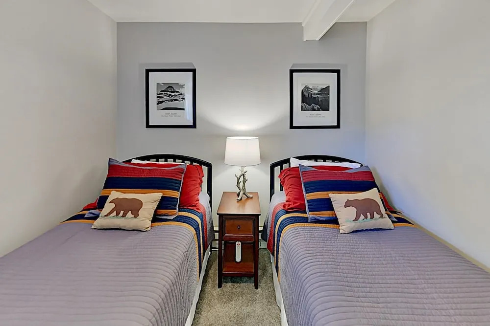 Old Town Hideaway - Steps To Main Street & Resort 2 Bedroom Condo