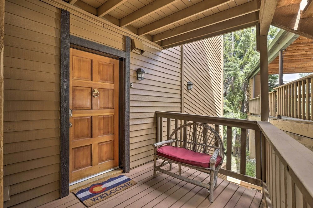 Cozy Condo on Vasquez Creek w/ Free Shuttle Access