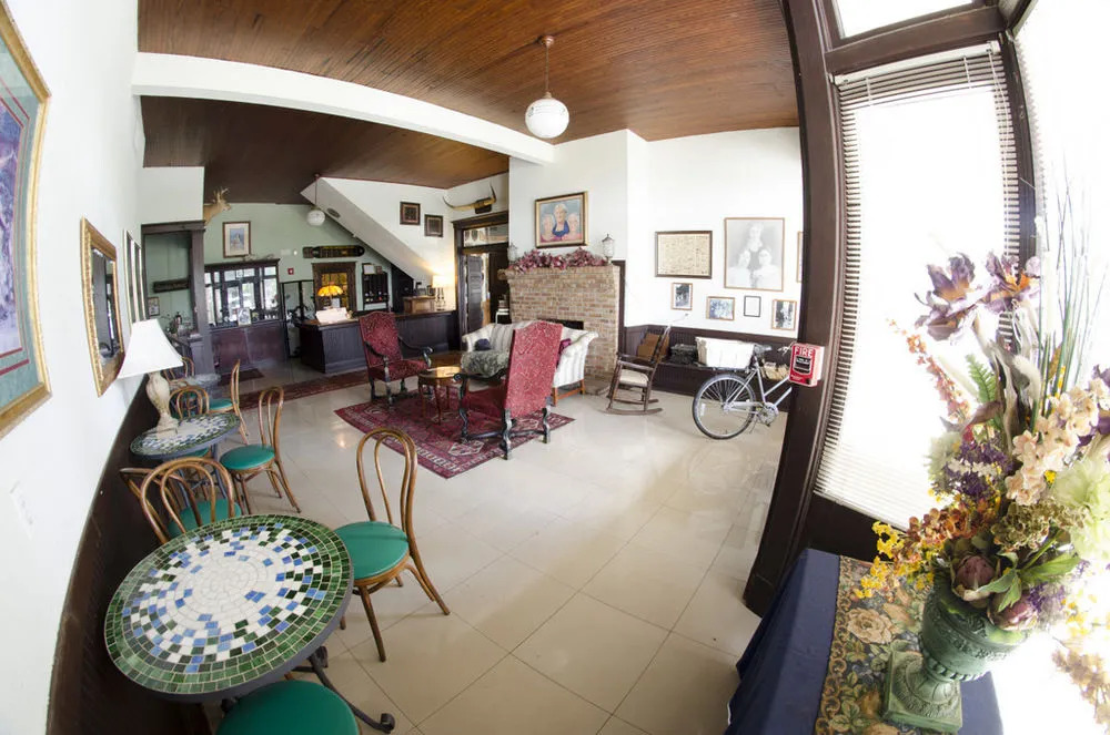 Riverview Hotel