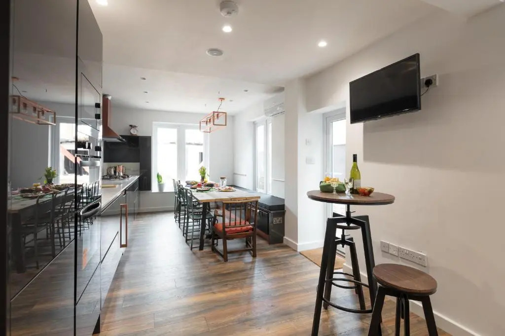 Courcy Road - 7 bedroom - sleeps up to 22