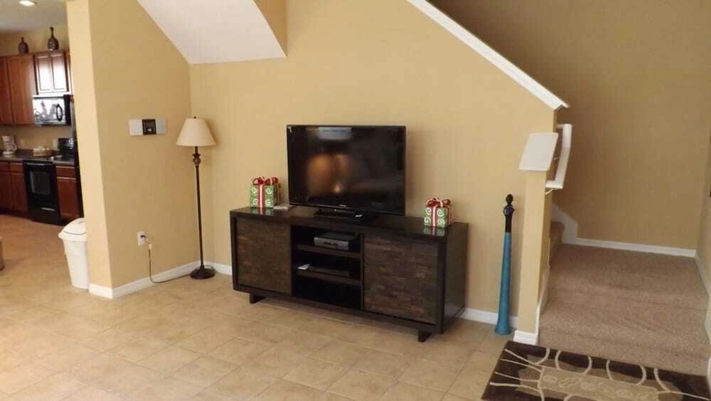 4 Br Compass Bay Sleeps 8 - Fld 3277