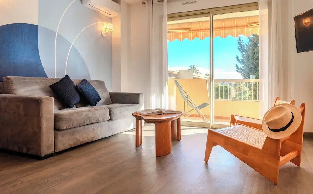 Les 15 Pins & La Mer -  Riviera Escape Apartments with Pool & Garden