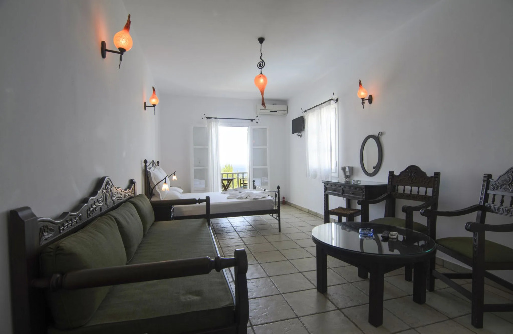 Yperia Hotel