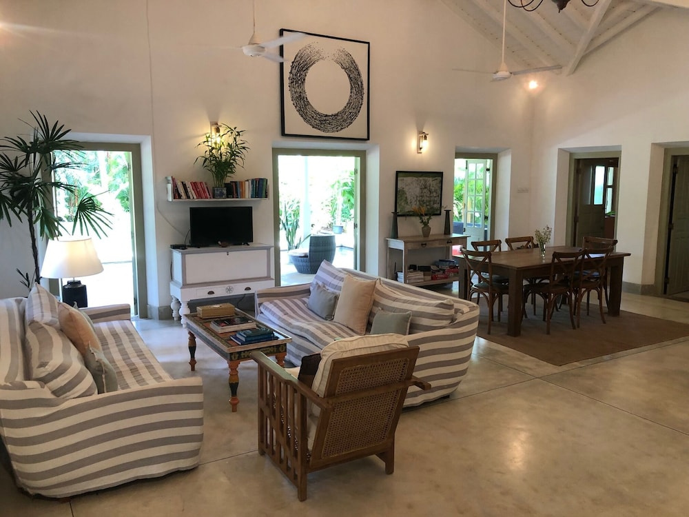 Leonora House, Talpe