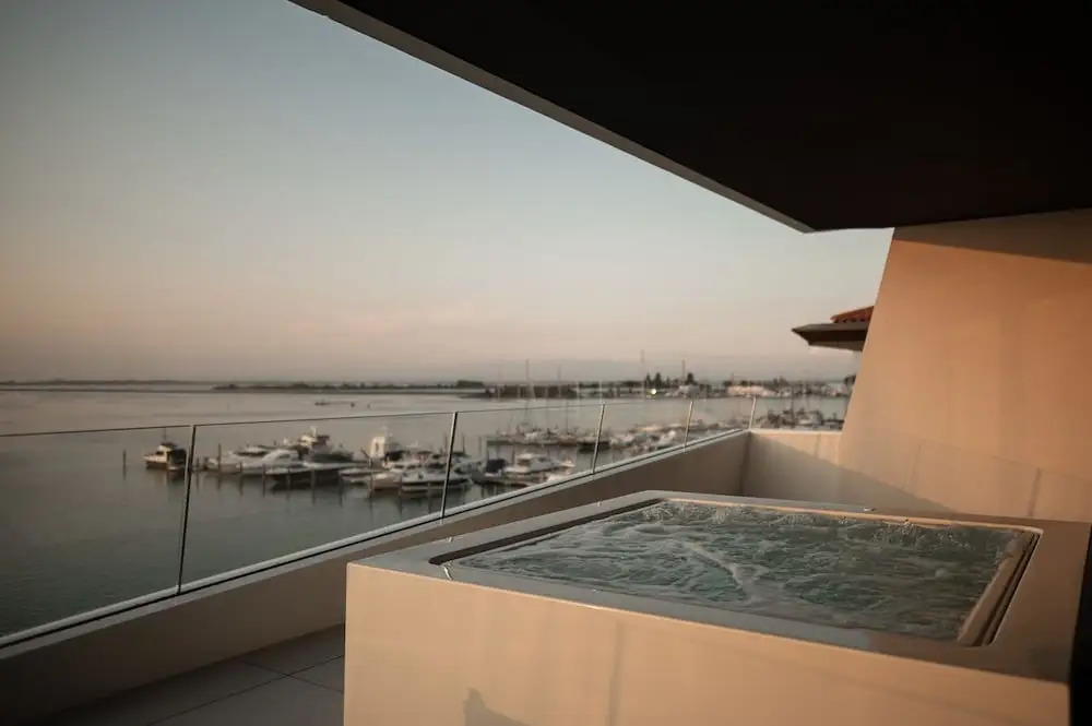 Laguna Faro Suites