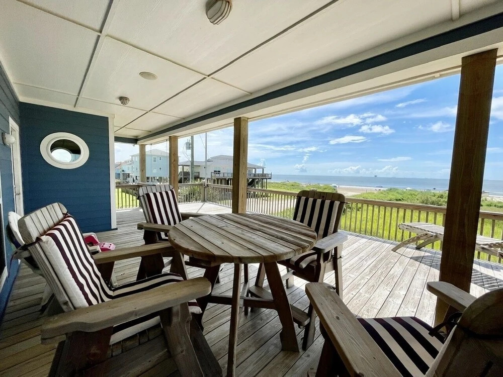 Beachy Beach 3 Bedroom Home by Redawning