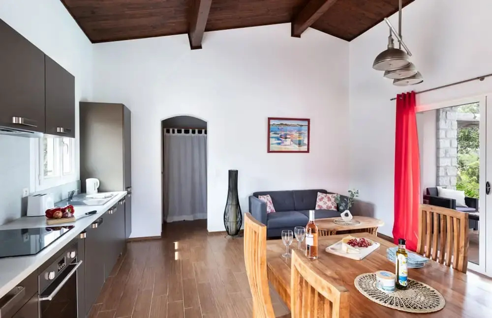Villa Amelie With 2 Bedrooms and 2 Bathrooms
