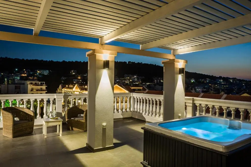 Aenos Hotel