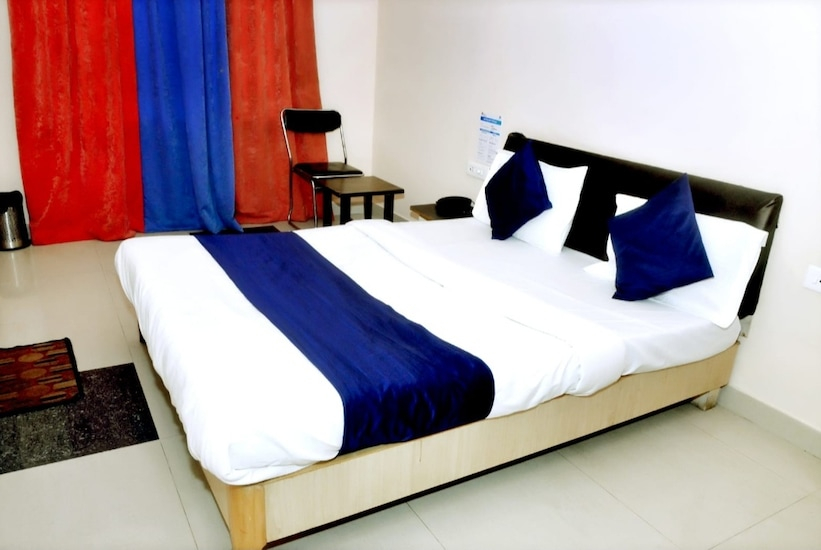 Oyo 37212 Hotel Soft Petals By Arn Group