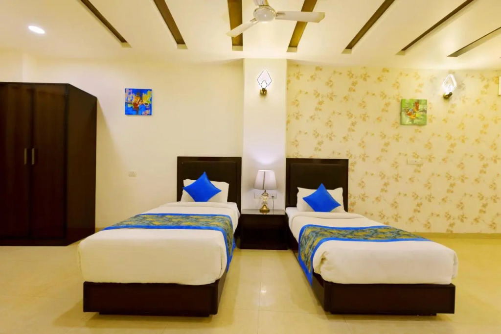 Hotel WHITE & BLUE Delhi Airport