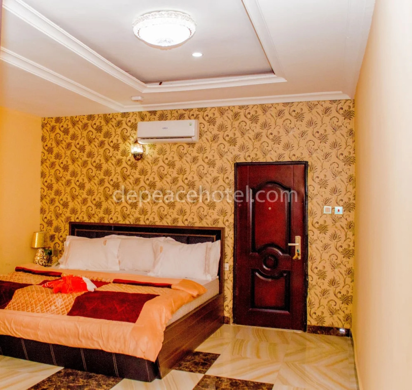 Отель De Peace Suites