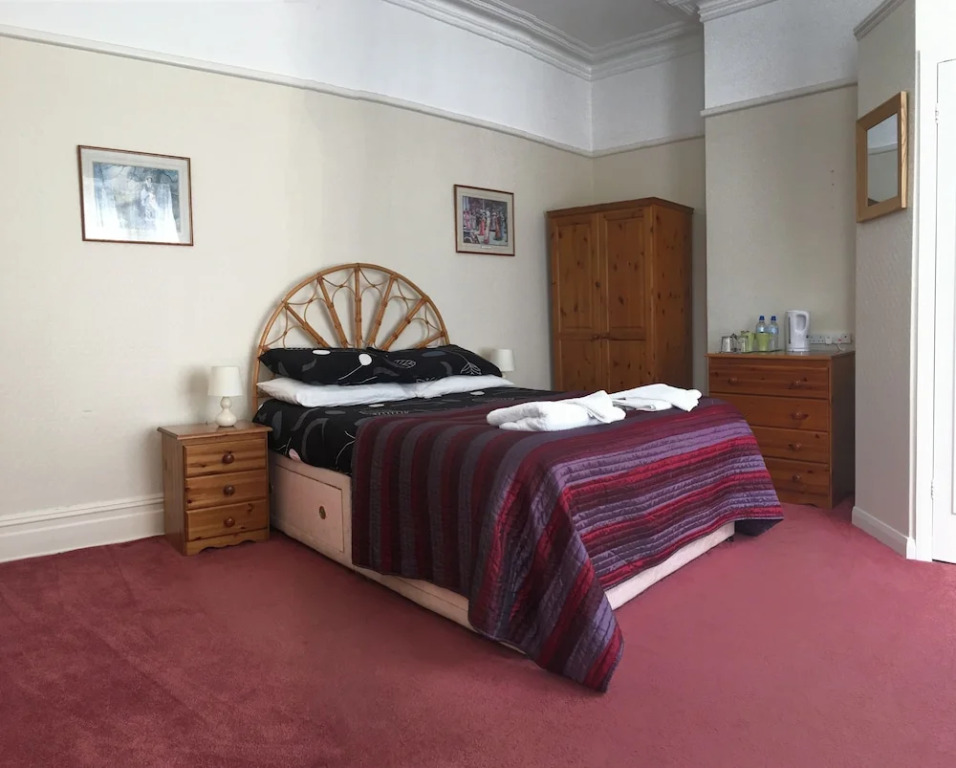 The Carlton Lodge