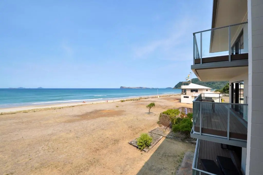 Beachfront Heights - Pauanui Holiday Apartment