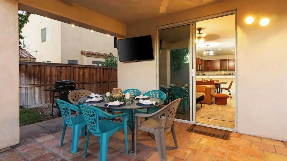 Desert Oasis w/ Pool, Spa, BBQ & Outdoor Dining Under the Palms Calle Tolosa by Avantstay