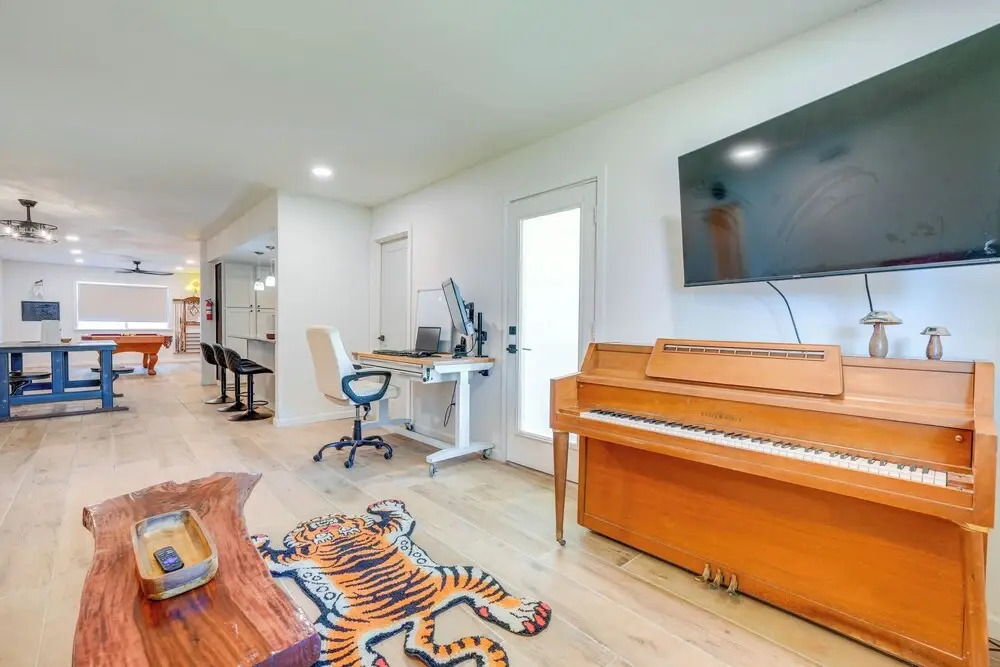 Fire Pit & Games: Family-friendly Retreat in Mesa!