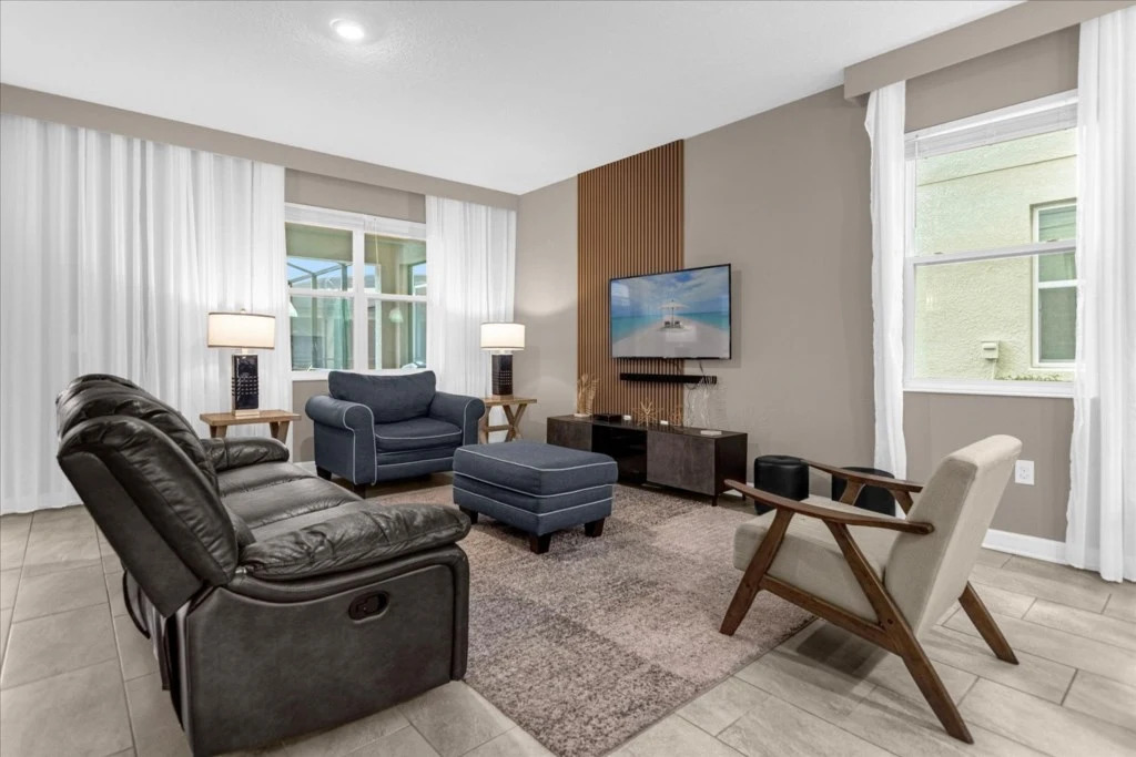 9 Bd 5 Ba Storey Lake 4559 Nl