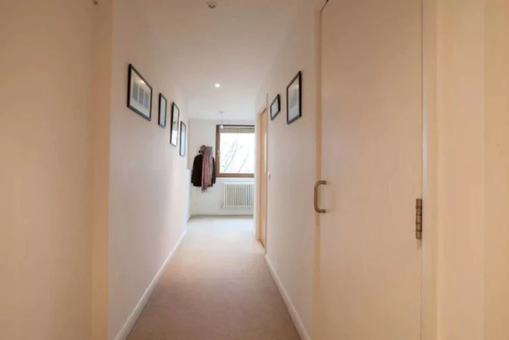 Spacious 2BR Home in Surrey Quays W/terrace