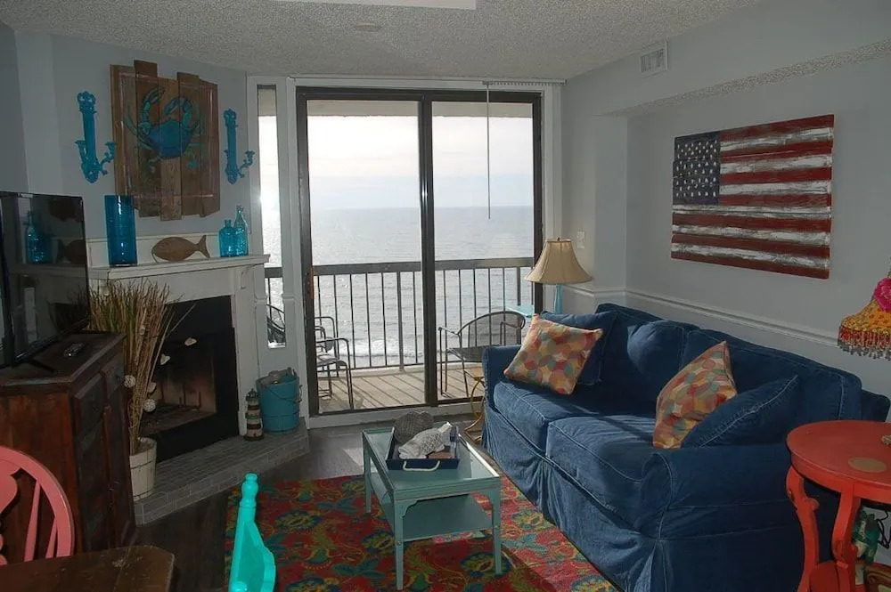 Waterpointe II, Villa 1005 - 3 Br Condo