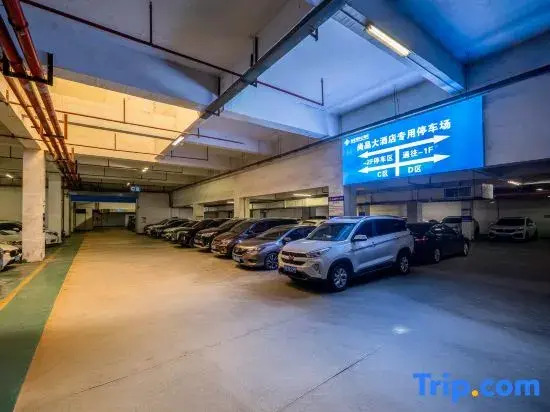 Rongjiang Shangpin International Hotel (Guzhou Dahekou Wharf Branch, Village Super Football Stadium)