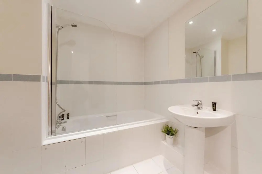 Roomspace Serviced Apartments - Royal Swan Quarter