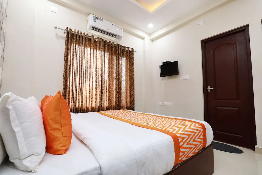 OYO 6728 Almas Residency