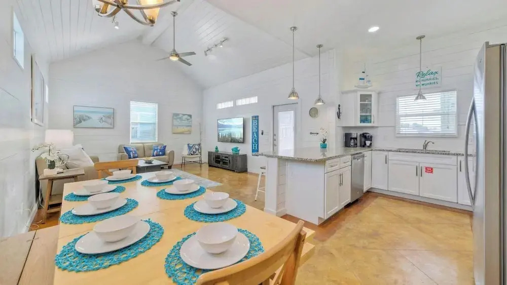 Sleeps 27 3 Homes Near the Beach, Pools, Dining & Entertainment by Avantstay