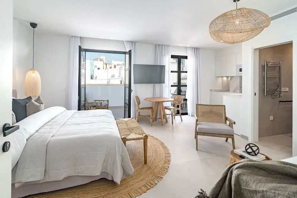 A7- Seaclub Suites by Roomservices