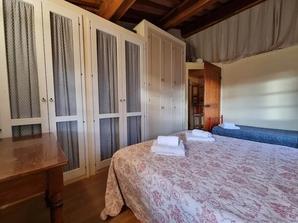 Farmhouse in Tuscany With Pool & Near Montecastello