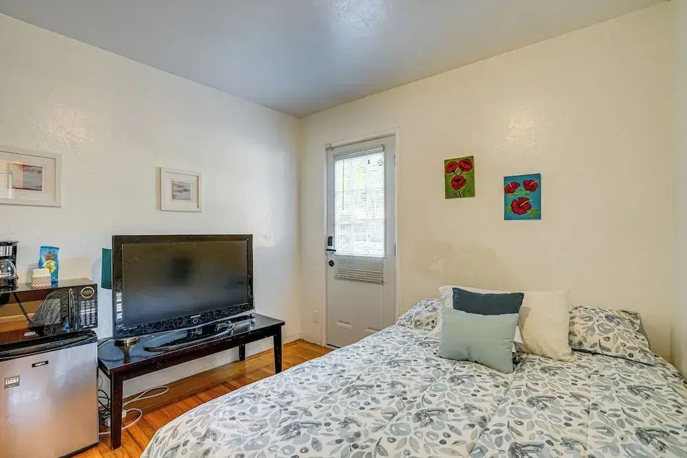 Serene Studio in SF Suburbs: Quiet + Cat Friendly!