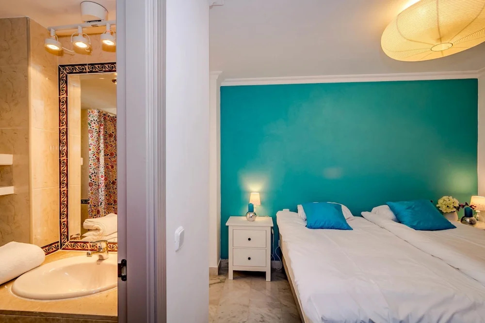 SAA2 Stunning 3 bedroom apt in Puerto Banus Roomservice