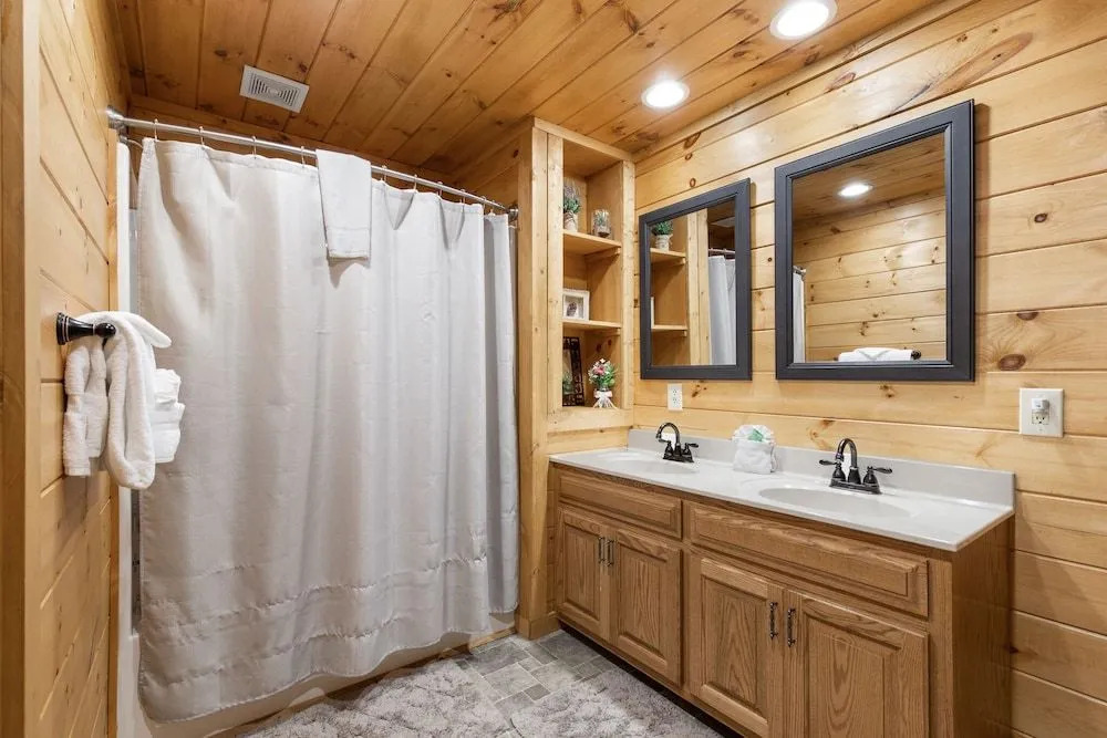 Cozy Bear Lodge