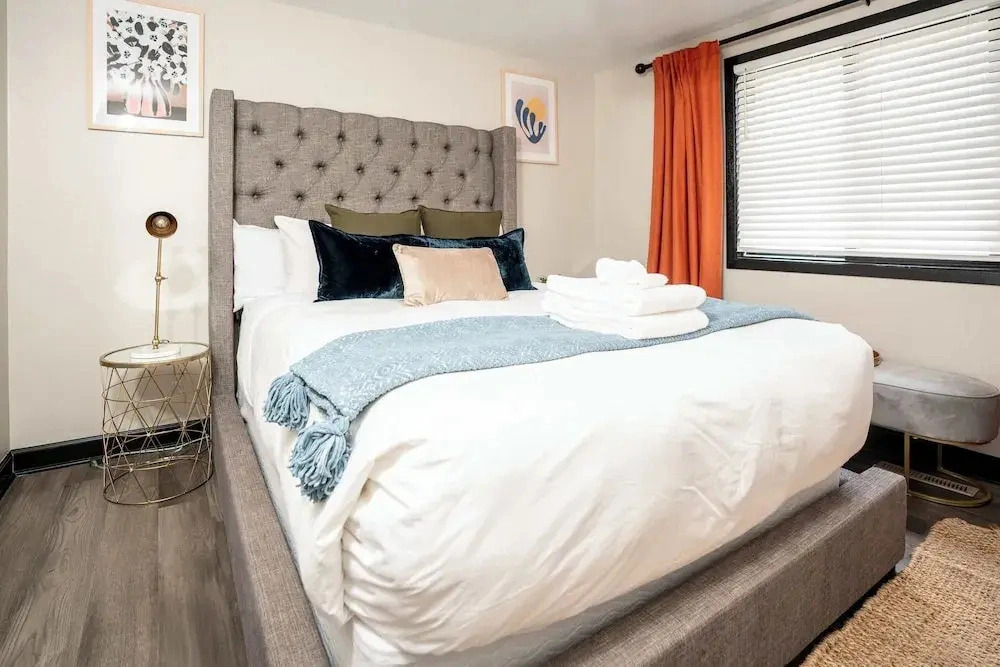 August Inn Charming Stay for 8