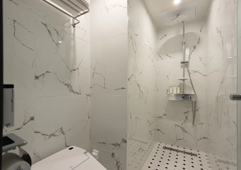 Seven Bricks Hotel