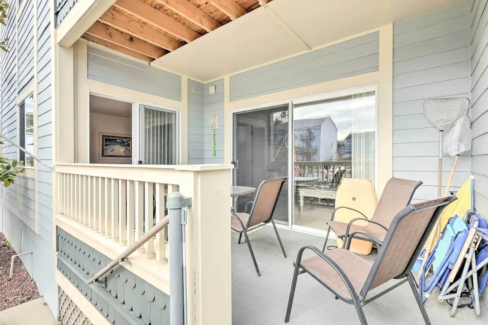 Canal Views & Community Pool: Ocean City Condo