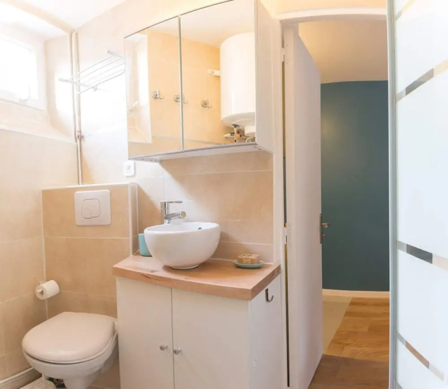 Vibrant Studio for 4 Near Gare de L'est