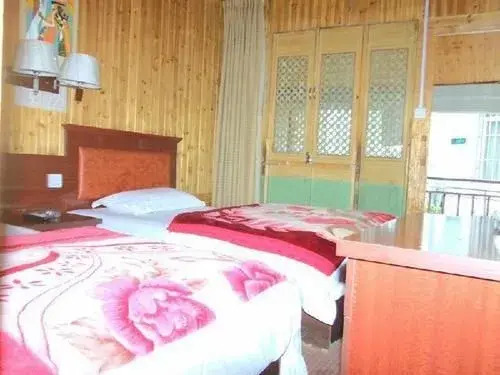Huilong Inn